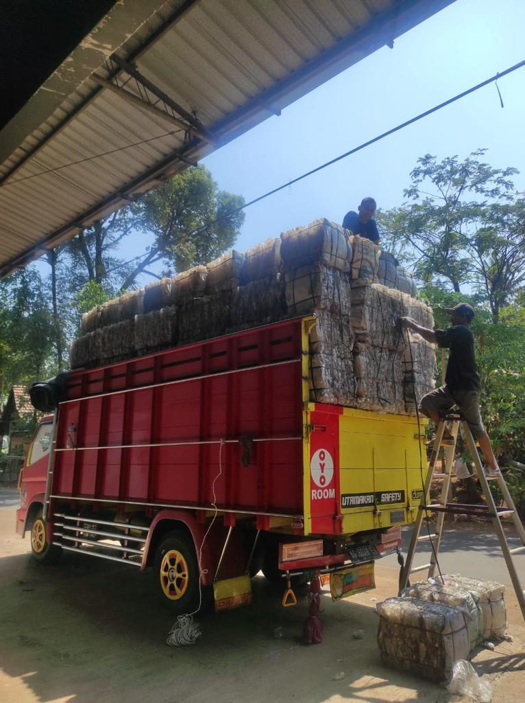 The collected waste is transported to Greencore’s collection centres and warehouses for aggregation and sorting